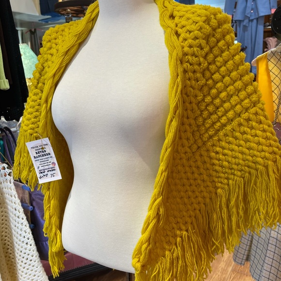 Vintage Crochet Poncho - Picture 5 of 8
